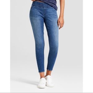 Ingrid & Isabel maternity jeans